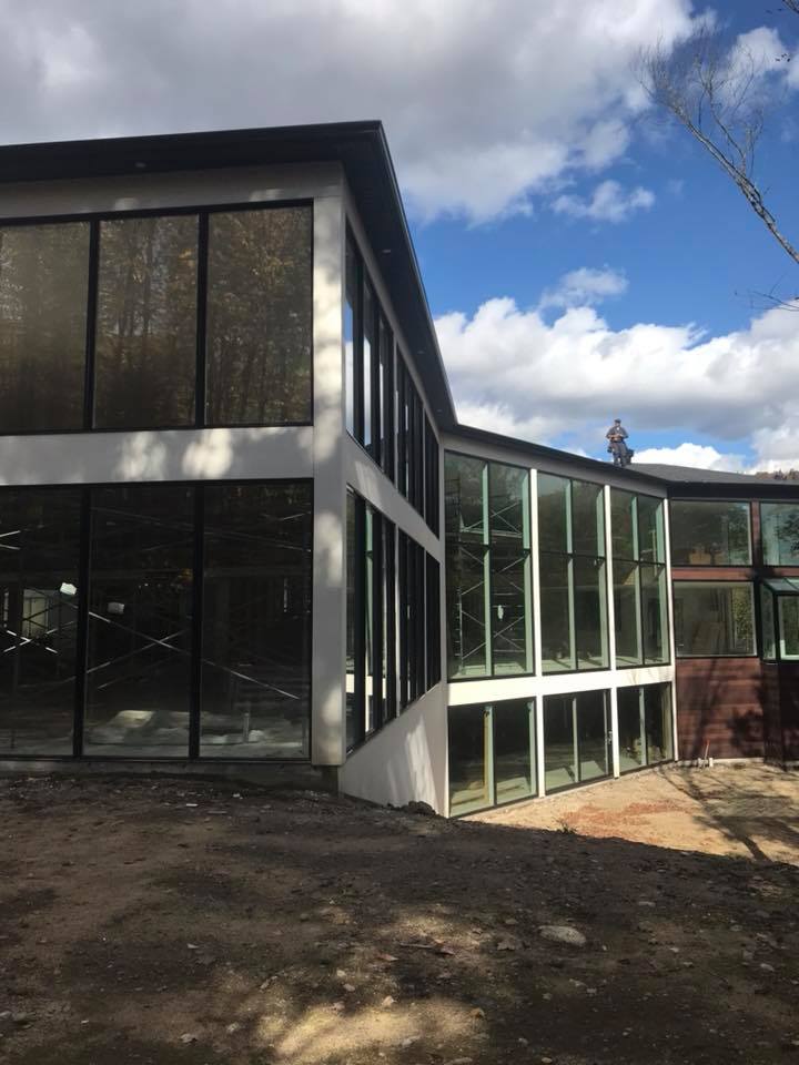 Travaux d’installation et de réparation de gouttières sur une maison résidentielle  à Saint-Romuald